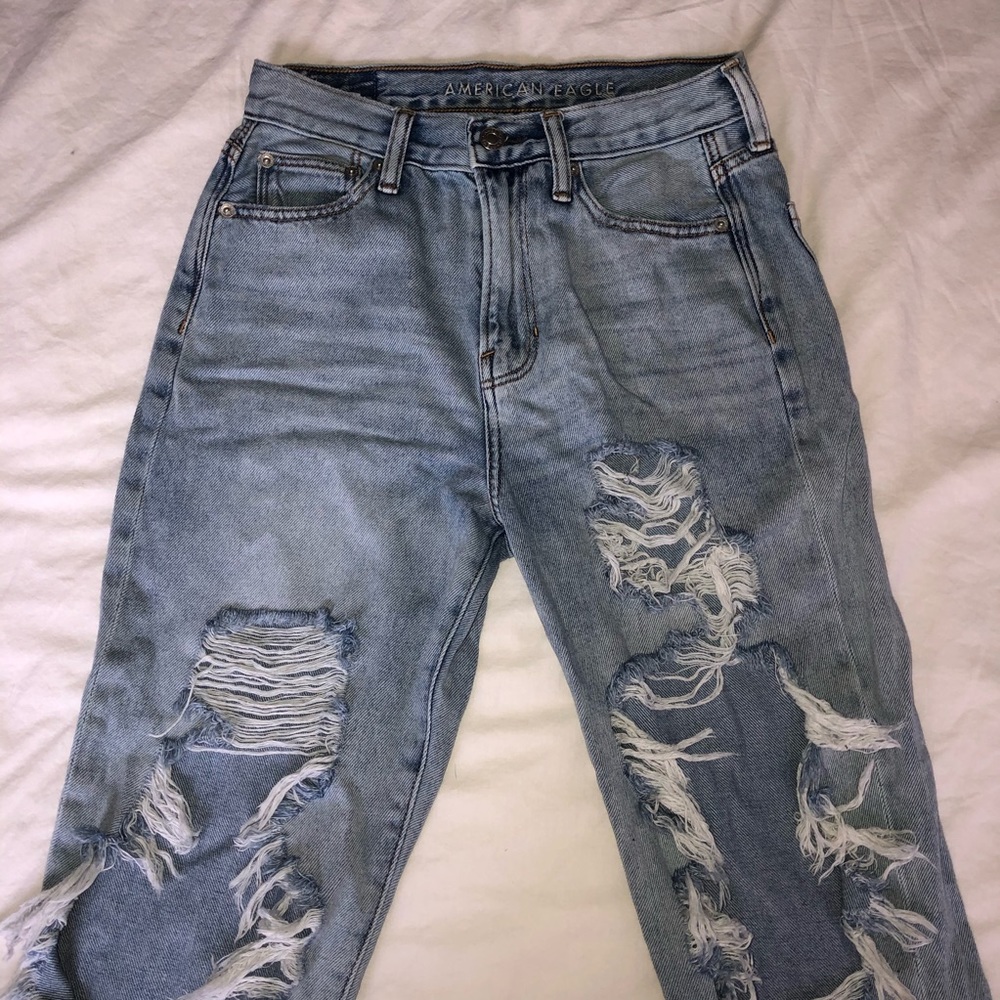 American Eagle Ripped Mom jeans